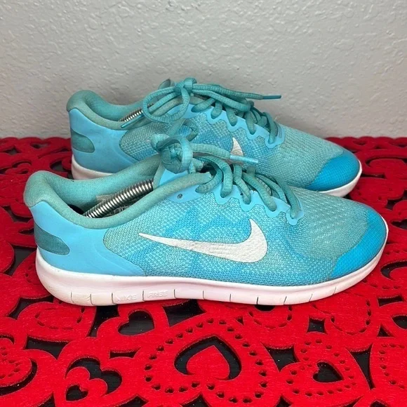 Nike Free Running Shoes - Picture 2 of 9